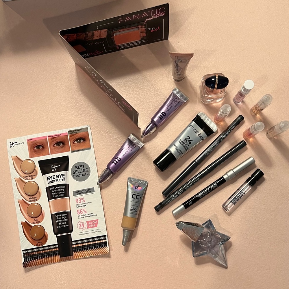 18 Assorted Makeup and Perfume Samples